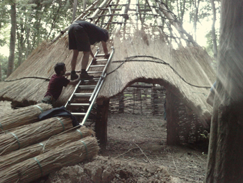teaching-roundhouse-thatching